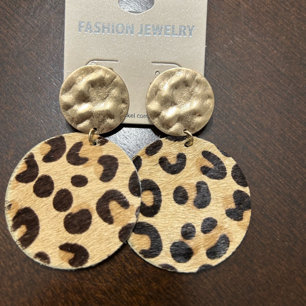 Source Unknown Leopard Pattern Gold Earrings